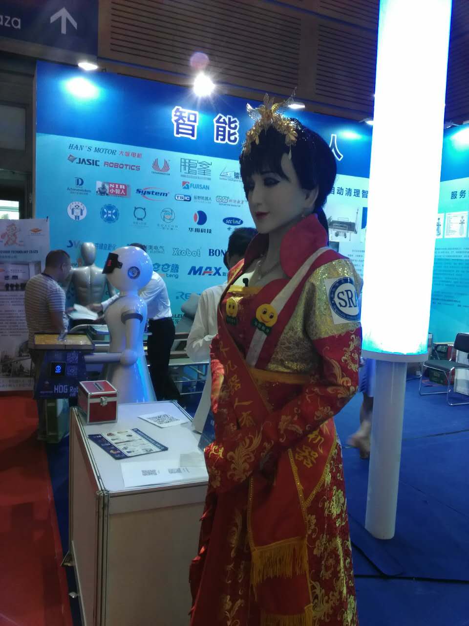 机器人大美女来了！