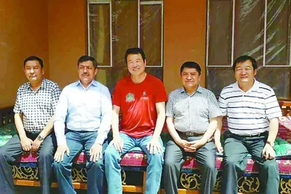 股融易 黄怒波在新疆