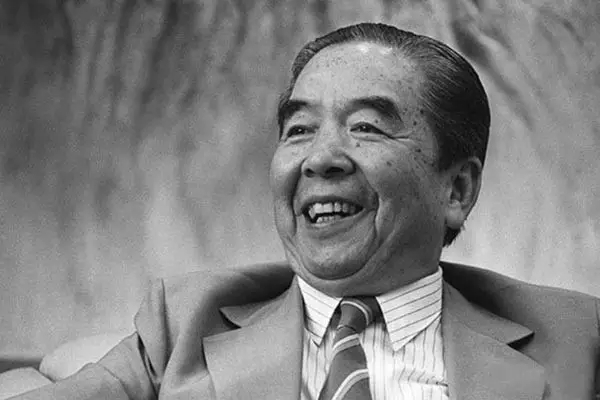 股融易 包玉刚